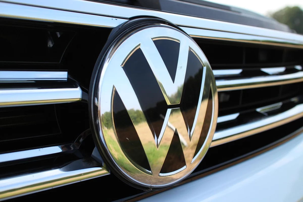 Volkswagen укрепил лидерство на рынке электромобилей Германии, Tesla - лишь восьмая