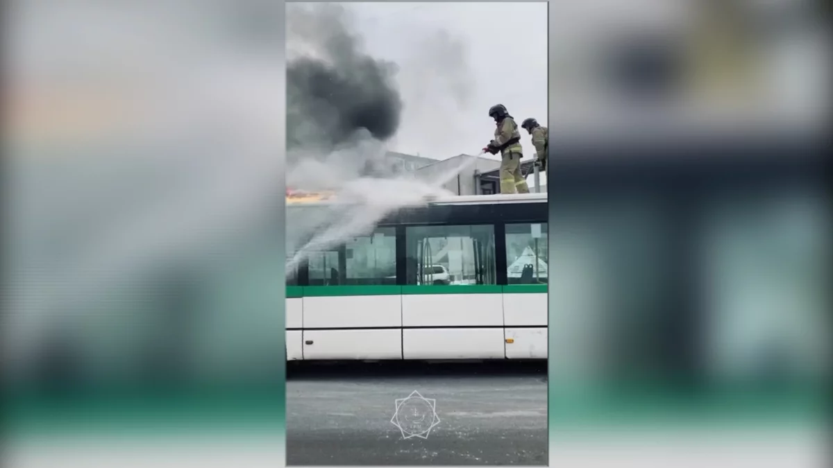 Астанада жолаушылар автобусы өртенді