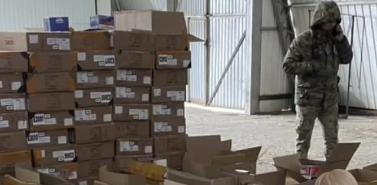 За попытку ввезти вейпы в Казахстан двух водителей лишили свободы и транспорта