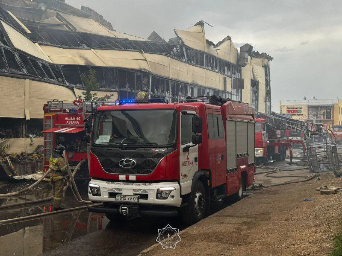 Что осталось от сгоревшего столичного рынка, показали в МЧС РК