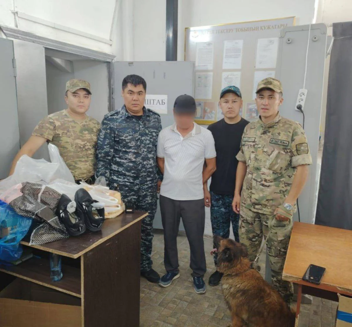 Наркотики в кроссовках пытались пронести в колонию Тараза