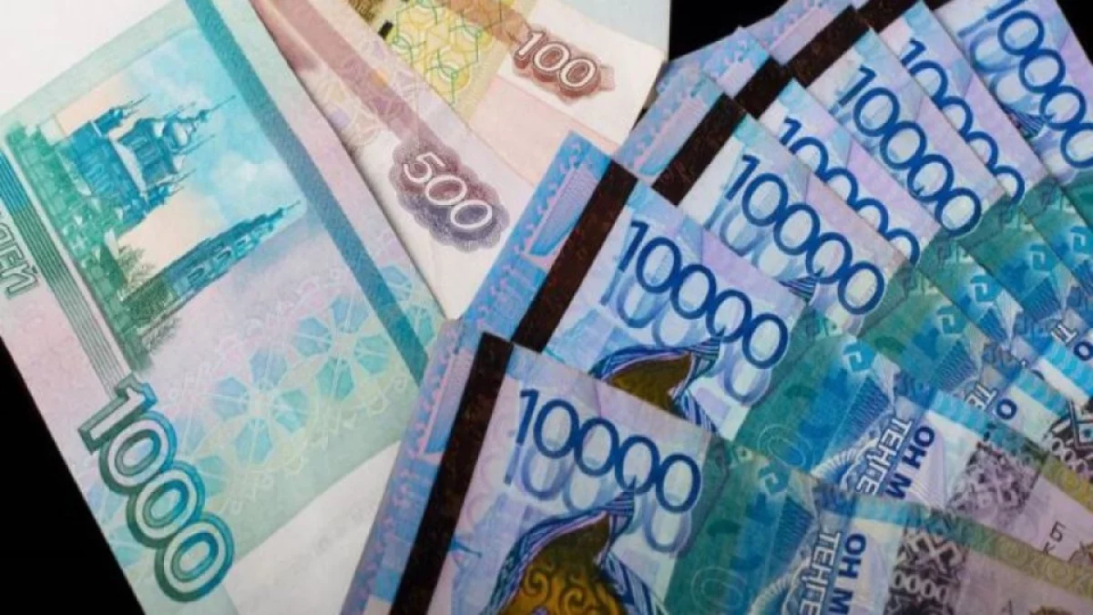 Халық соңғы бес жылдағы рекордтық көлемде доллар сатты
