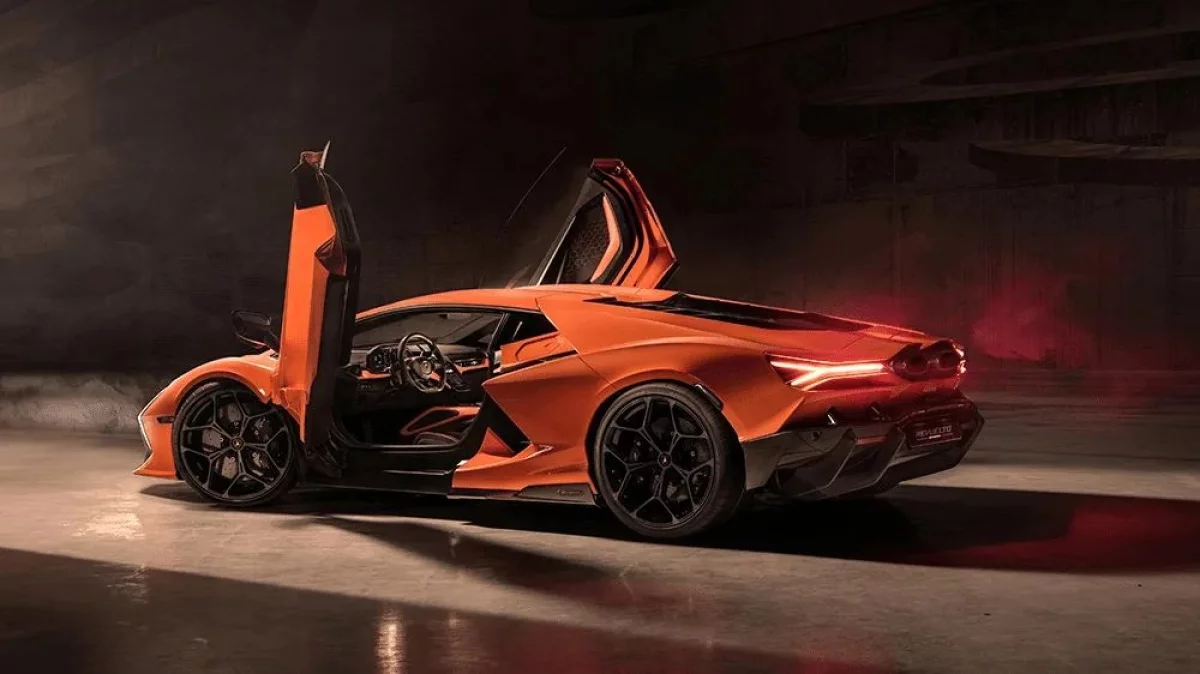 Lamborghini отзывает партию машин из-за проблем со знаменитыми дверьми