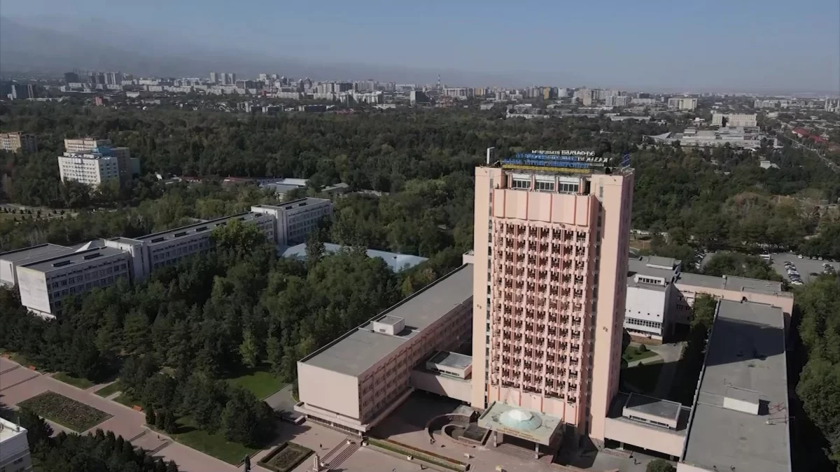 ҚАЗҰУ студенті ректорлық ғимараттың 14-ші қабатынан құлап, көз жұмды