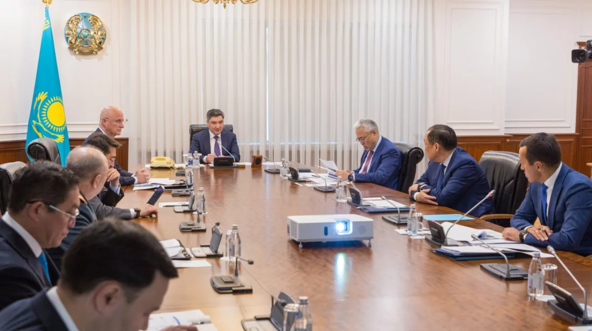 Олжас Бектенов өткізу пункттерін жаңғырту жөніндегі Президент тапсырмаларының орындалу барысы туралы жиын өткізді