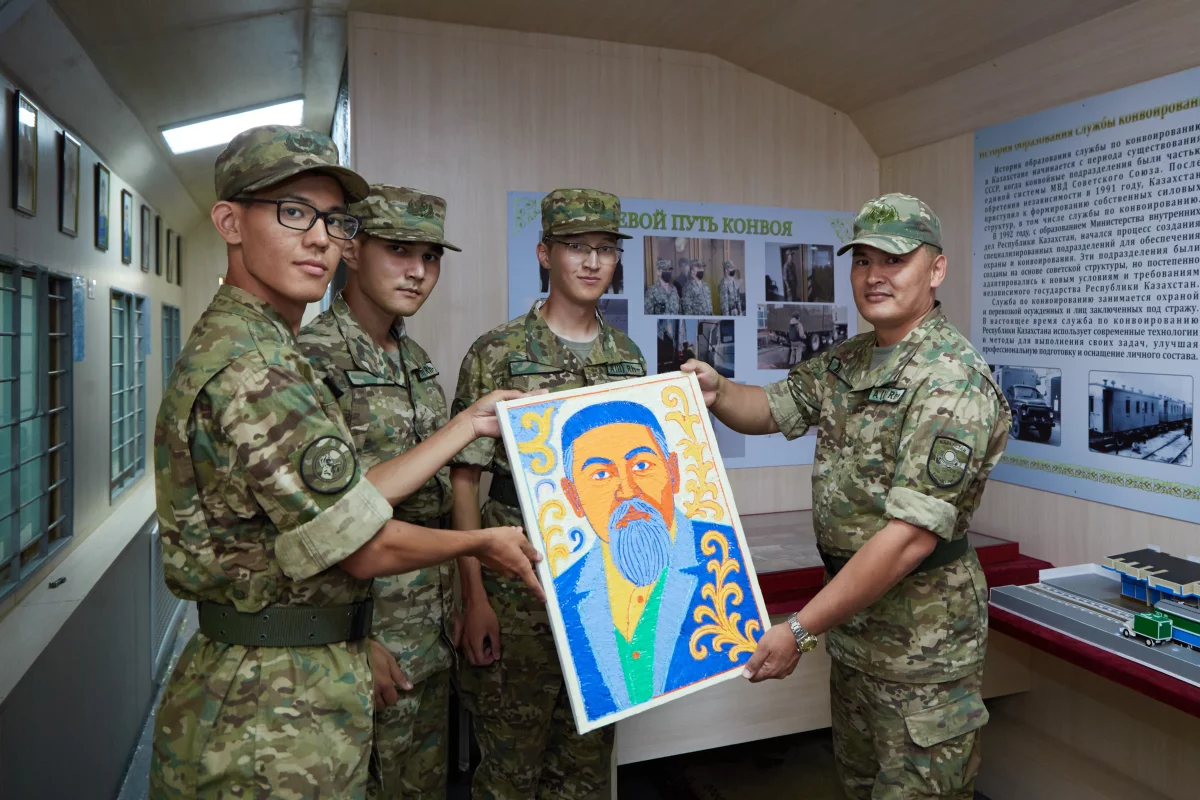 Ұлттық ұлан сарбазы ұлы Абайды ерекше тәсілмен бейнеледі