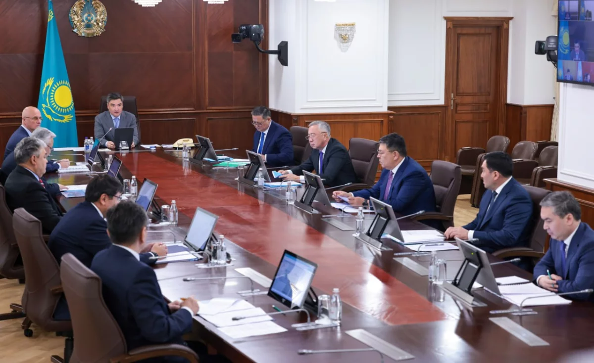 Премьер-министр поручил жестко контролировать расходы утвержденного трехлетнего бюджета