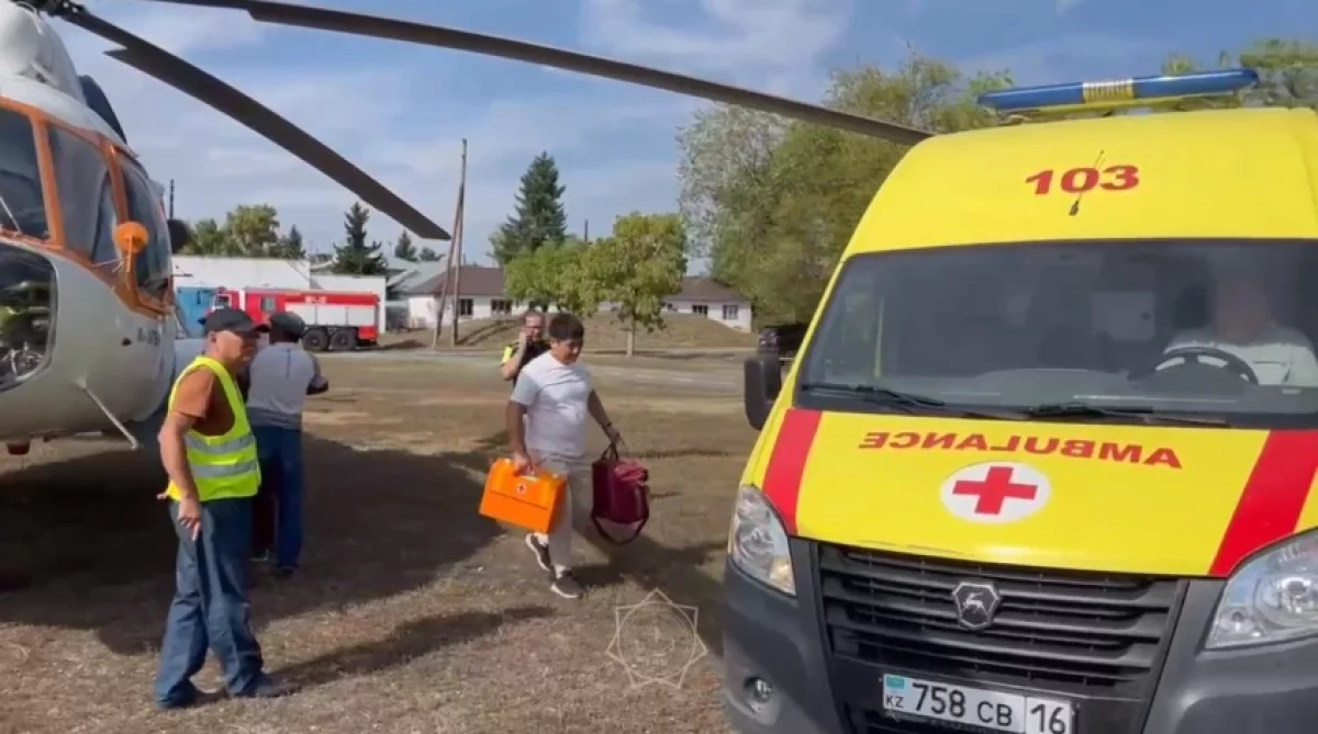Вертолет МЧС экстренно доставил 17-летнюю пациентку из Самарского района в Усть-Каменогорск