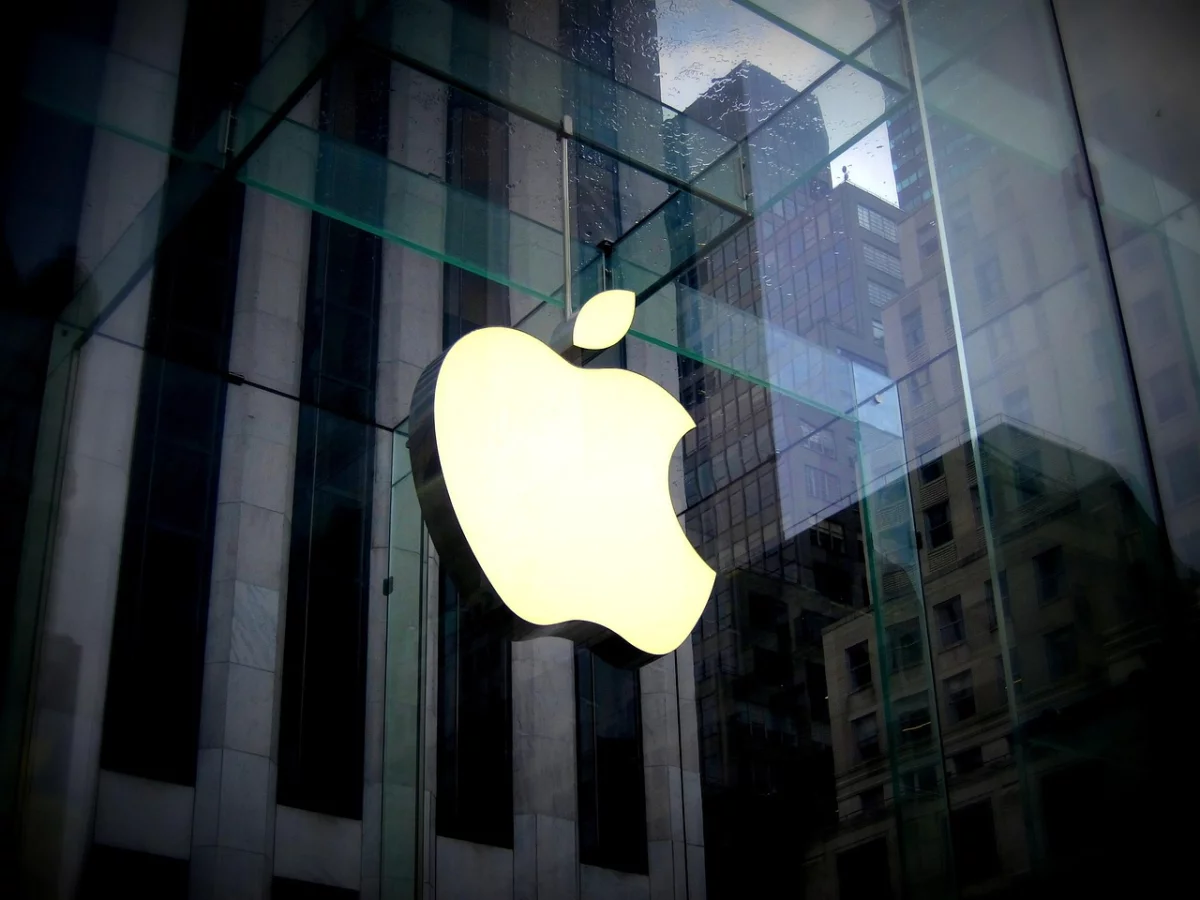 Apple делает ставку на роботов: iPhone и другие гаджеты будут собирать без участия людей