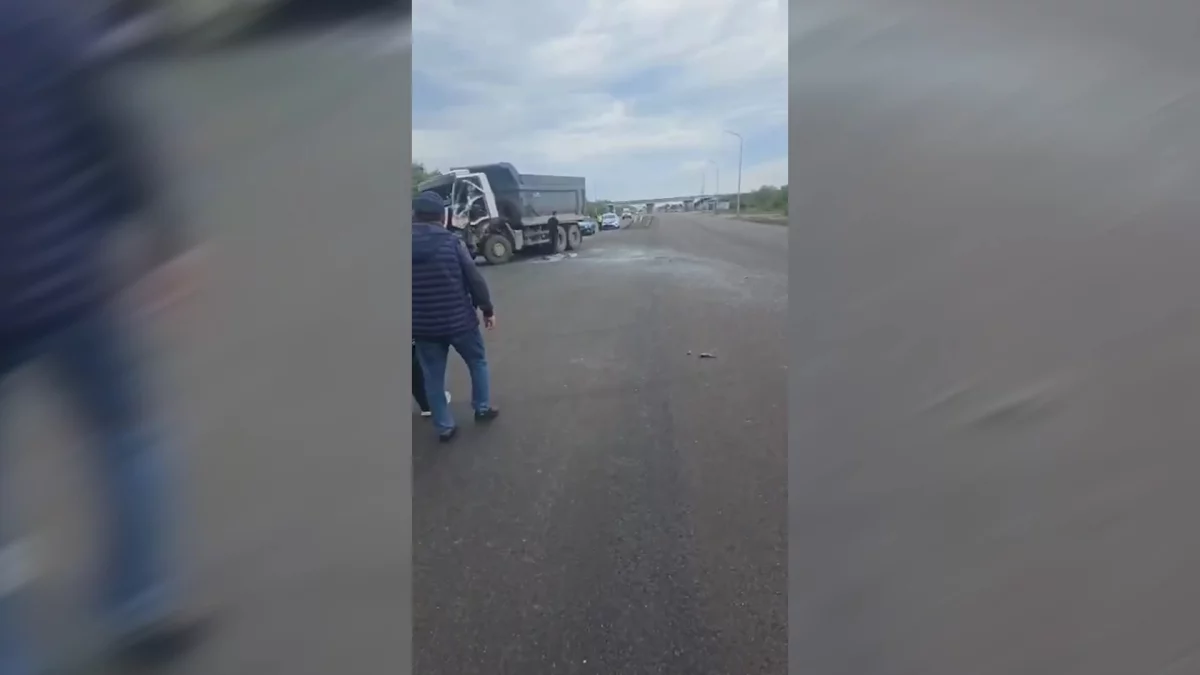 Зерновоз протаранил автобус в Костанайской области