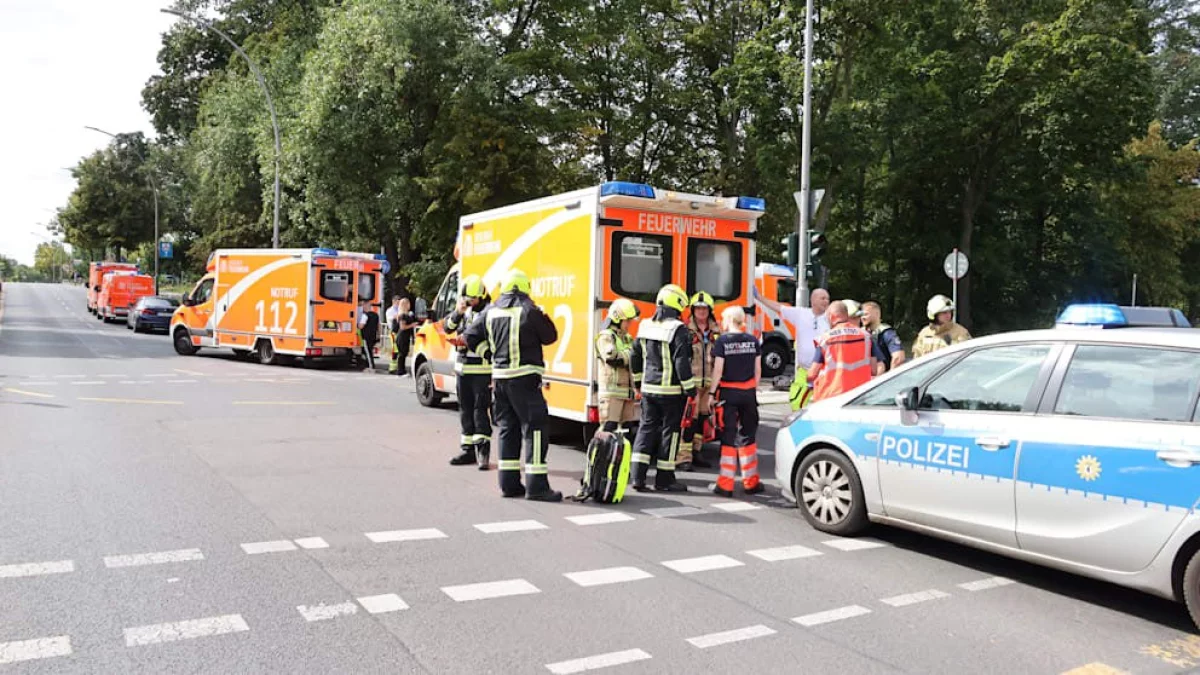 Автомобиль наехал на группу детей в Германии