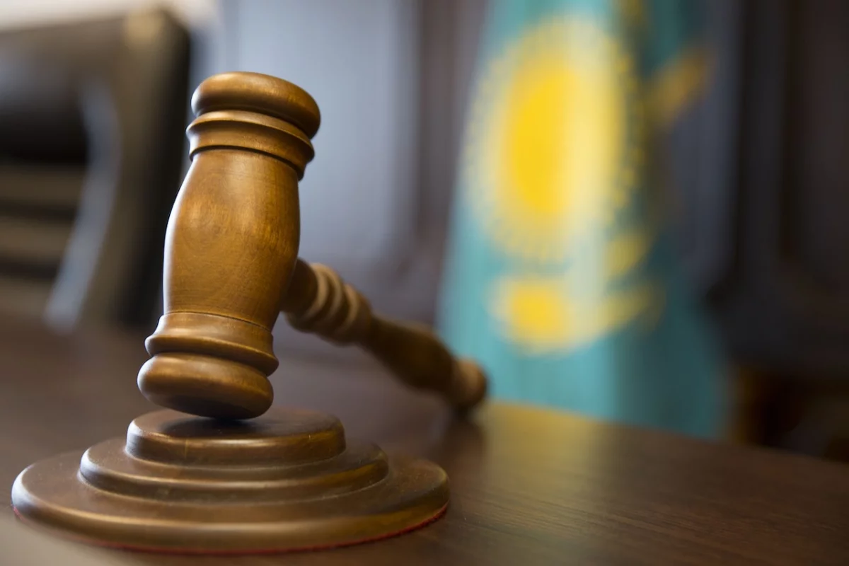 Мемлекетке 56 млн теңгеден астам залал келтірген мемқызметші сотталды