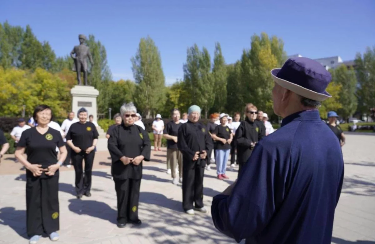 Пенсионеры столицы занялись практикой цигун