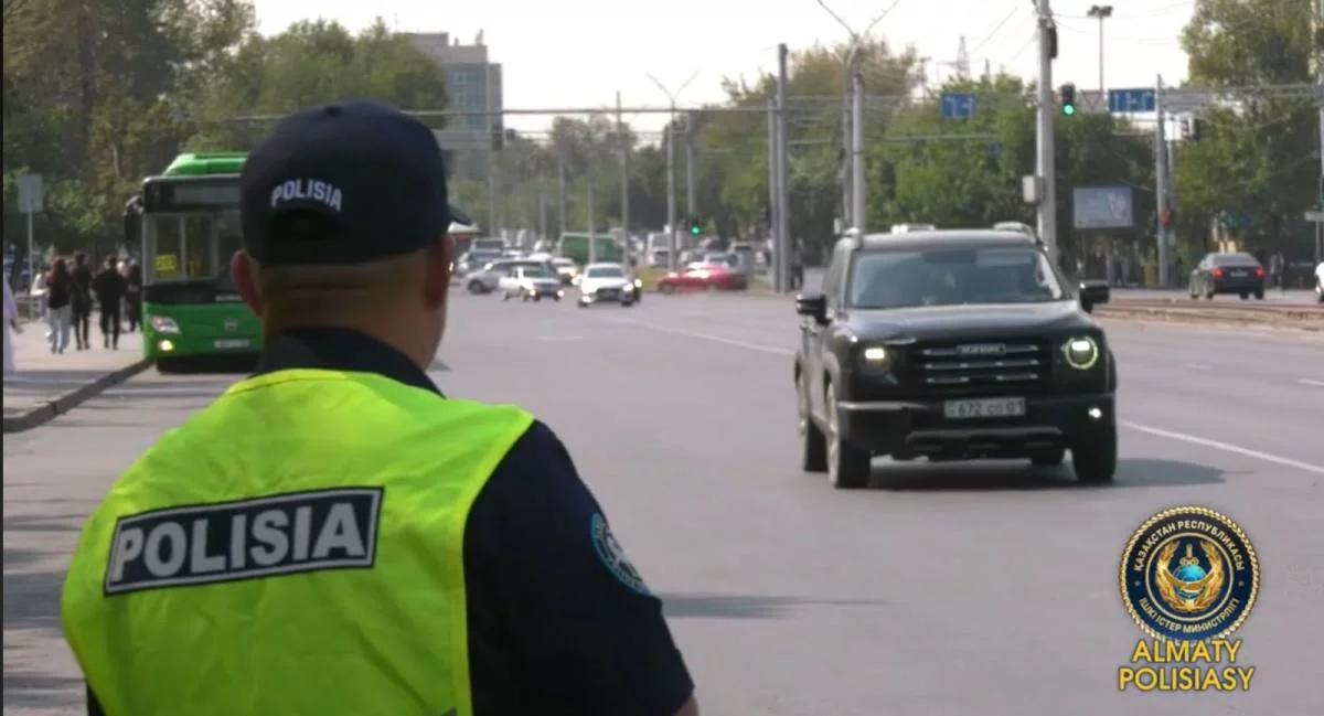 Алматыда полицейлер жолаушы тасымалдаушыларды тексерді