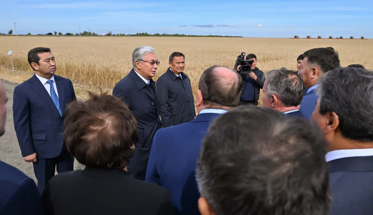 Қасым-Жомарт Тоқаев Ақмола облысында шығарылатын ауыл шаруашылығы өнімдерінің көрмесін аралап көрді
