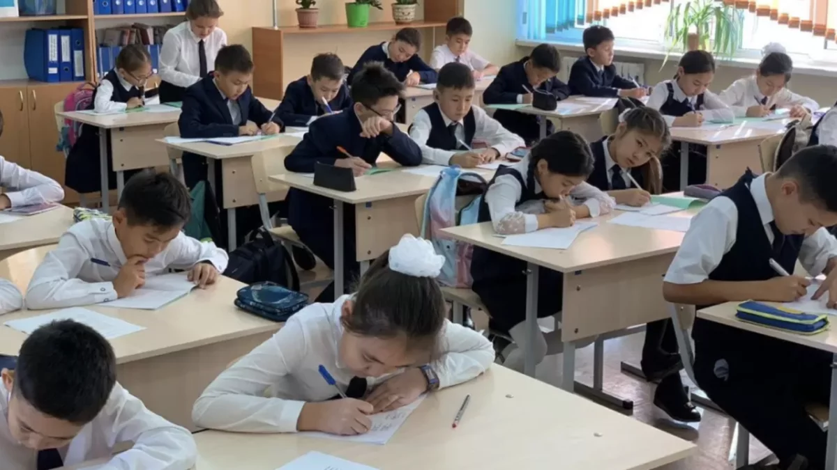 Жаңа тәрбие моделі: «Адал азамат» елдегі барлық мектептерде енгізілді