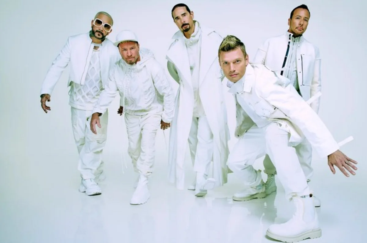Backstreet Boys встретили танцем в аэропорту Астаны (ВИДЕО)