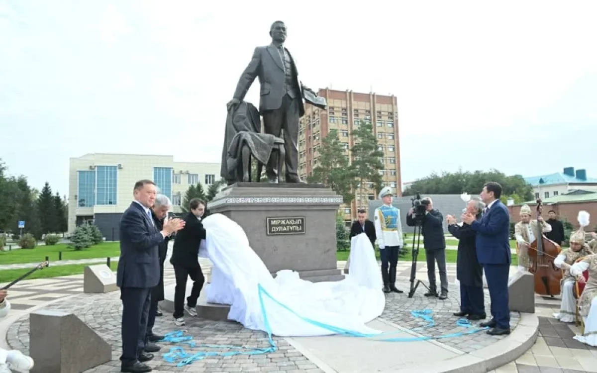 Қостанайда Міржақып Дулатұлының 140 жылдығына орай ескерткіш ашылды