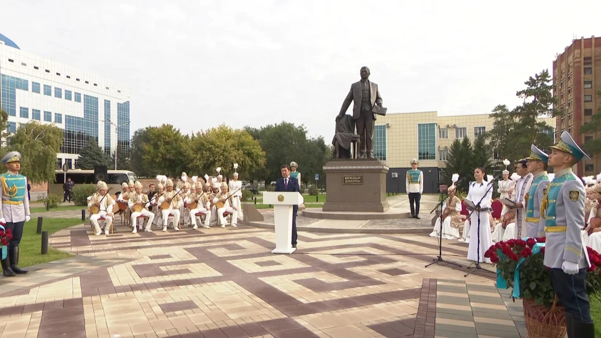 Қостанайда көрнекті қайраткер Міржақып Дулатұлының ескерткіші бой көтерді