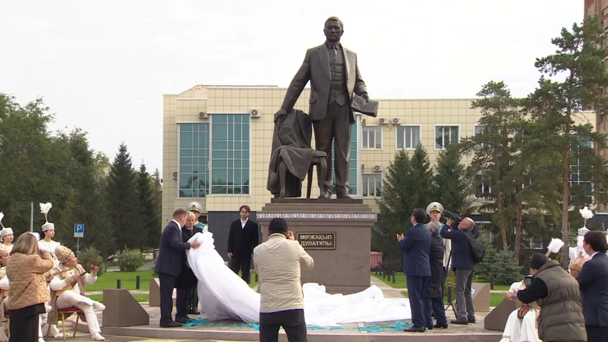 Ерлан Кошанов принял участие в открытии памятника к 140-летию Мыржакыпа Дулатова