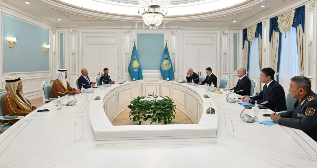 Мемлекет басшысы БАӘ Қорғаныс істері жөніндегі мемлекеттік министрі Мұхаммед бен Мубарак Фадел Әл-Мазруиді қабылдады