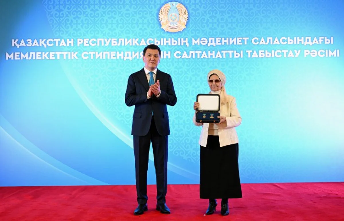 «Халық қаһарманы» Бауыржан Момышұлының туыстарына Алтын жұлдыз бен «Отан» ордені табысталды