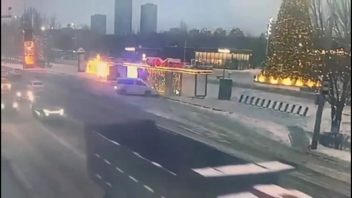 Перепутал педали: автомобиль снес автобусную остановку в Астане