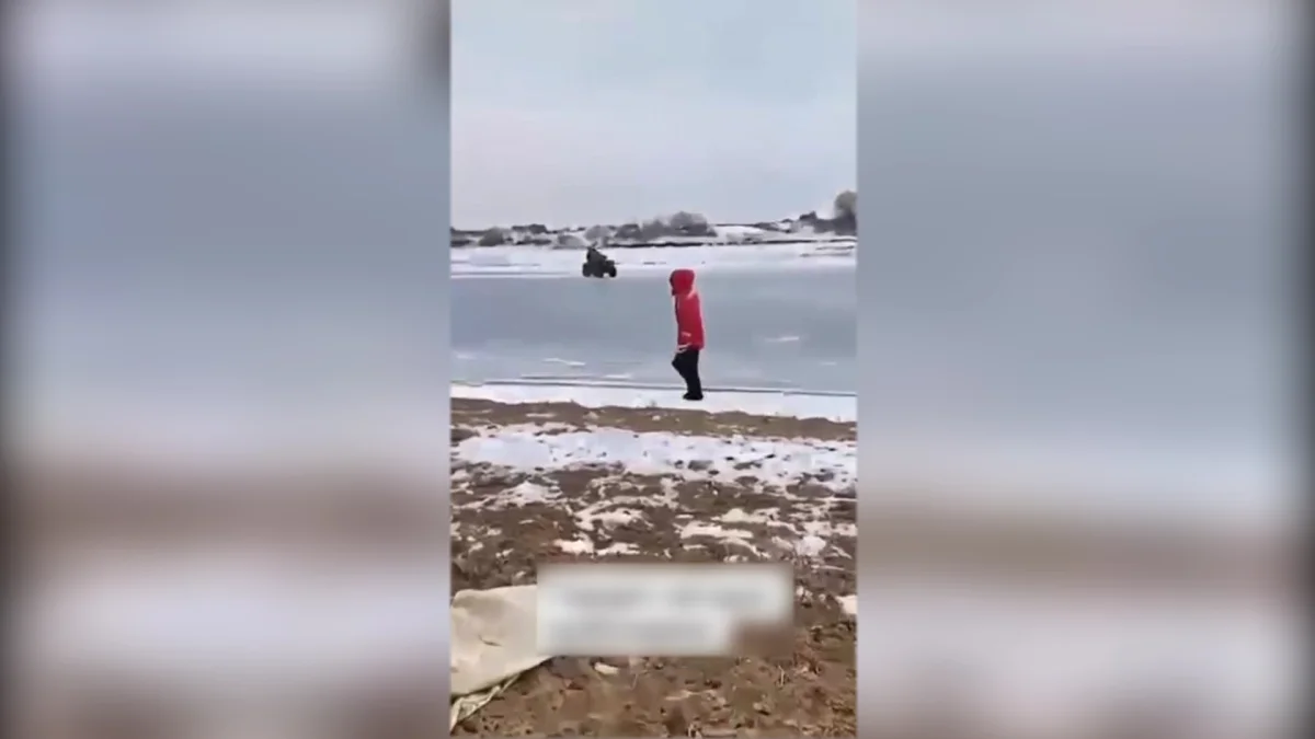 Инспекторлар мінген квадроцикл мұз астына құлап кетті