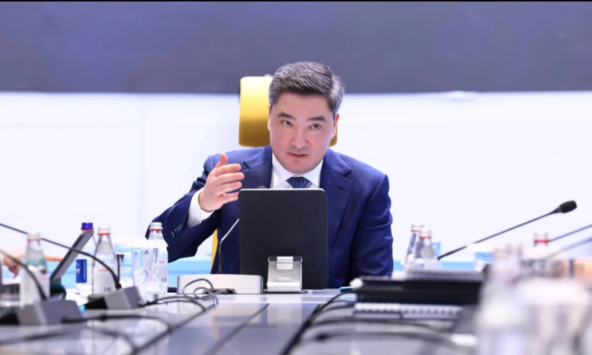 Бектенов обсудил с экспертами пути устойчивого экономического роста Казахстана