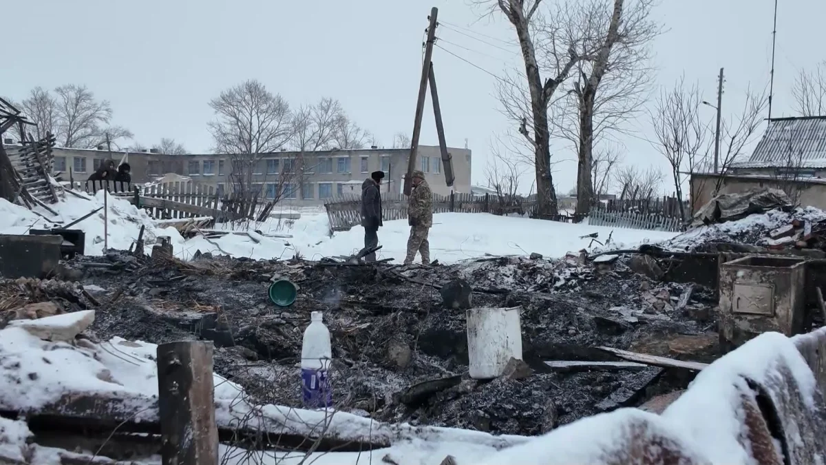 Тела мужчины и двух малолетних детей извлекли из-под завалов сгоревшего дома в СКО