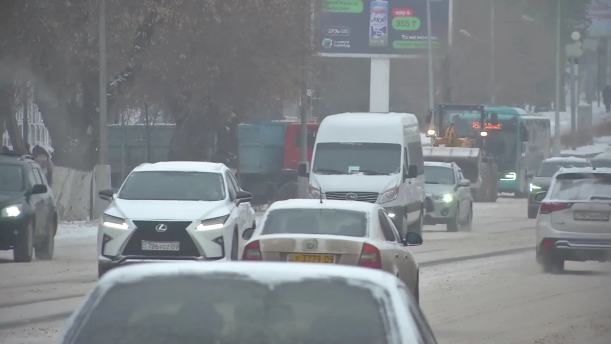 Тройное ДТП, отмена школы и задержка рейсов: как погода влияет на ритм Казахстана