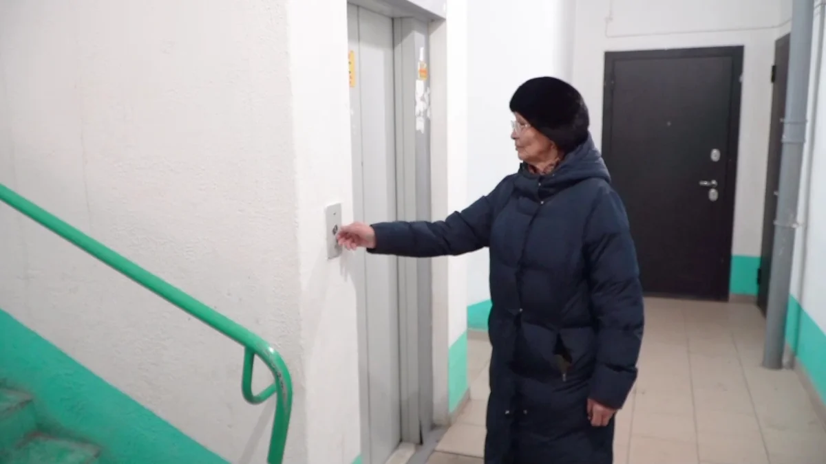 Көпқабатты үйде лифт істемей тұр