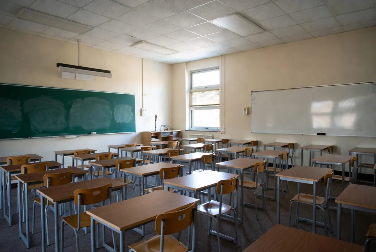 Из-за непогоды часть школьников Астаны отправили на дистанционное обучение