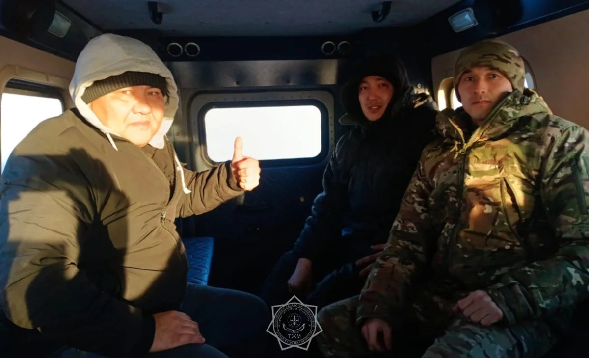 ТЖМ қызметкерлері жолдағы күрделі жағдайға тап болған екі ер адамды құтқарды