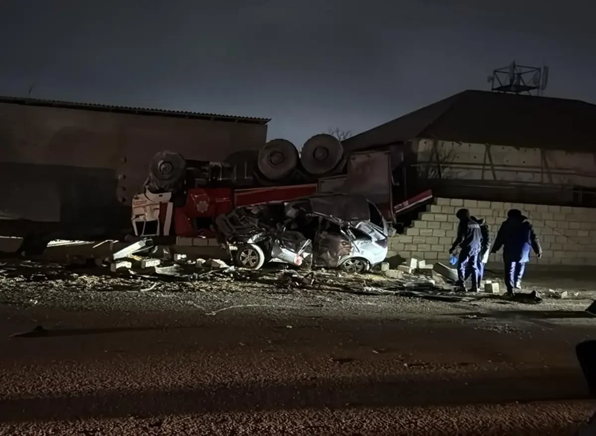 Пожарные попали в смертельное ДТП в Жанаозене