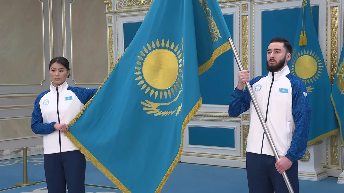 Касым-Жомарт Токаев вручил государственный флаг знаменосцам олимпийской и паралимпийской сборных Казахстана