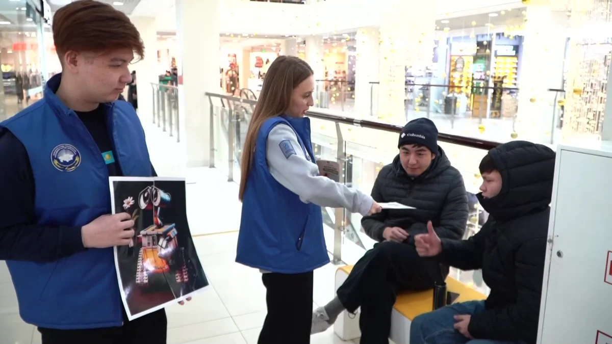 Данные о нуждающихся пожилых людях сегодня собирали представители молодежного движения «Ассамблея жастары» в костанайских ТРЦ