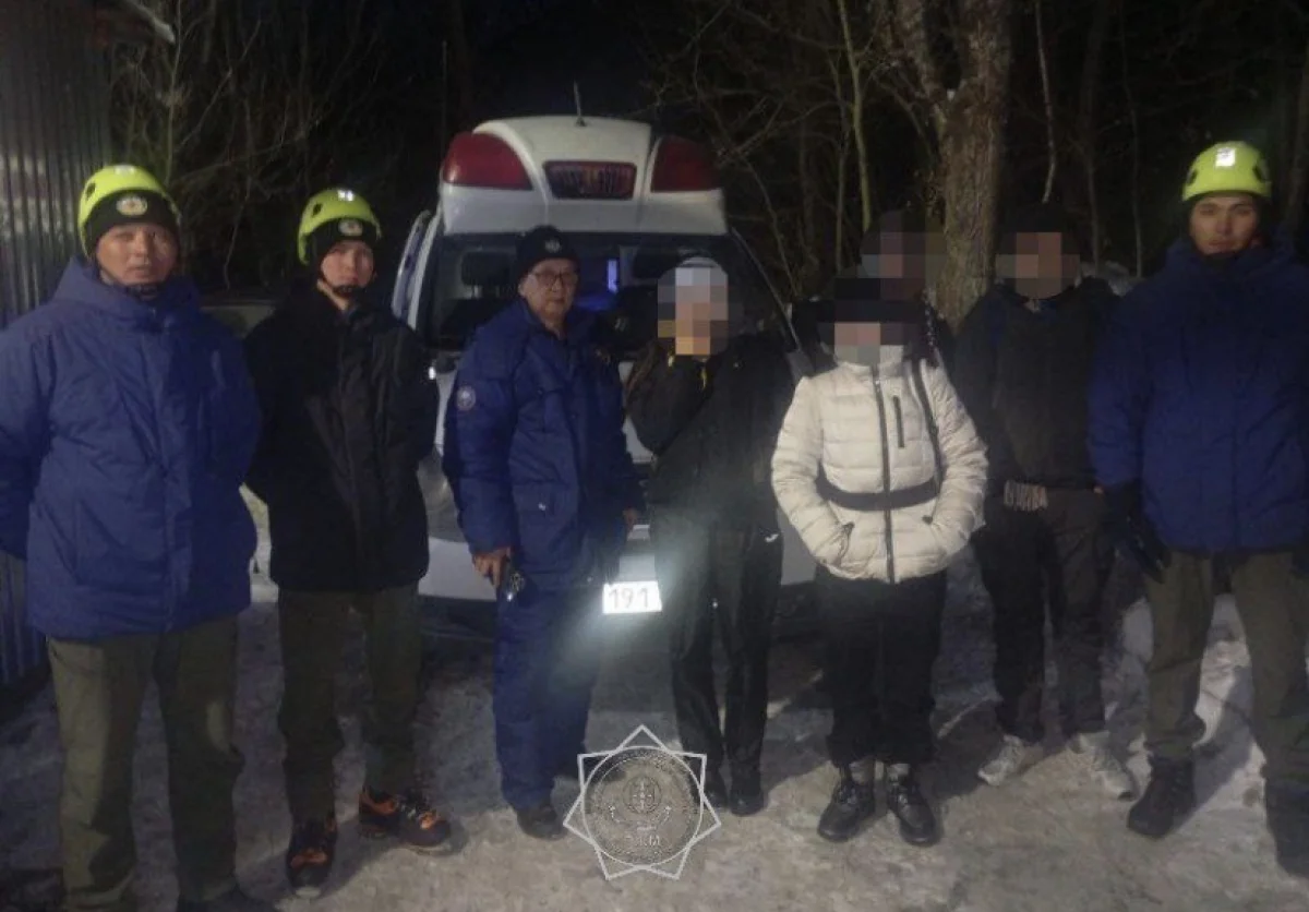Спасатели эвакуировали туристов с Кокжайлау в Алматы