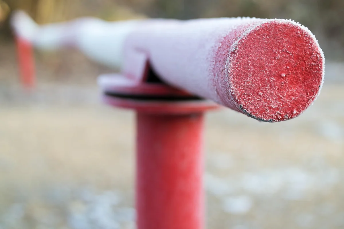 Суд подтвердил законность демонтажа незаконных шлагбаумов в столичном ЖК