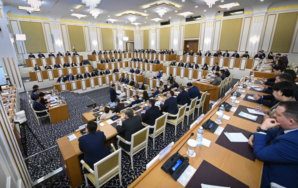 Конституциялық комиссияның келесі отырысы бүгін 16:00-де өтеді