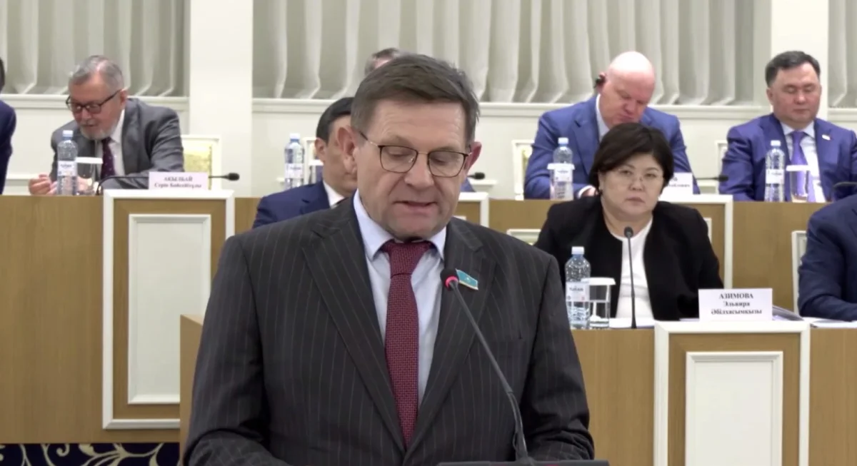 Депутат Пономарев: закрепляя в Конституции «Таза Қазақстан», мы сохраняем ответственность перед будущим поколением