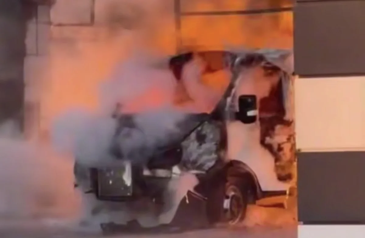 Автомобиль загорелся на АГЗС: огонь перекинулся на газовую колонку в Актобе