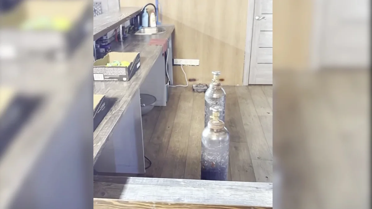 Шымкенттегі кафелердің бірінде «көңіл көтергіш газ» сатылған