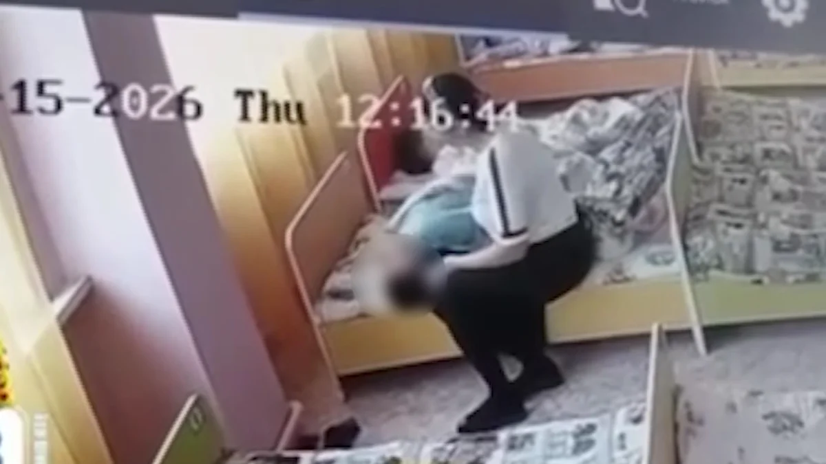 Шымкентте тәрбиеші ұйықтамаған балаға ине саламын деп қорқытқан