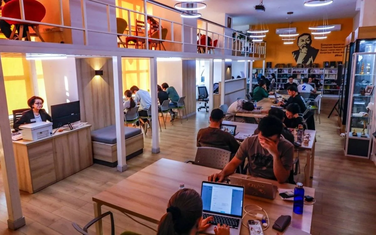 Алматыда 24 сағат жұмыс істейтін кітапхана көбейеді