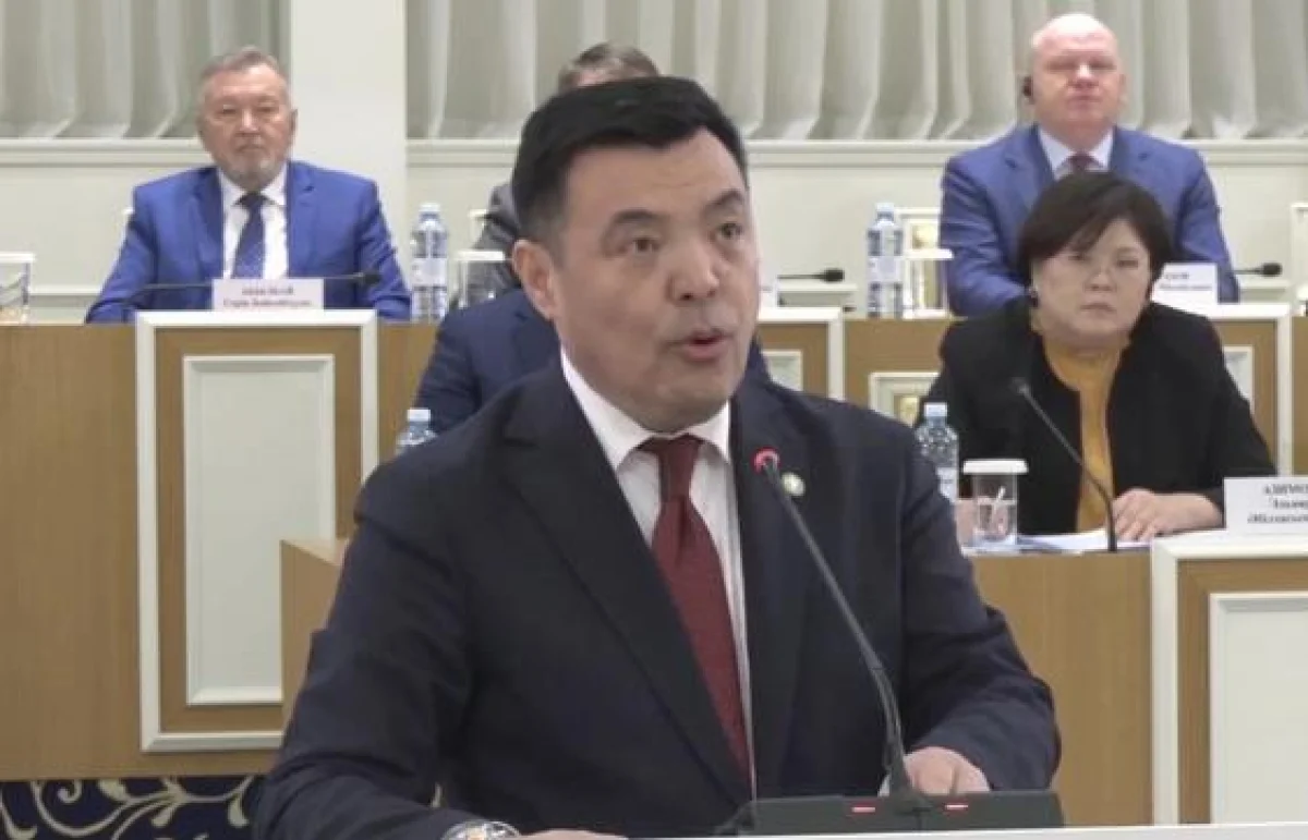 Мади Мырзагараев: Вопрос принятия новой Конституции заслуживает рассмотрения