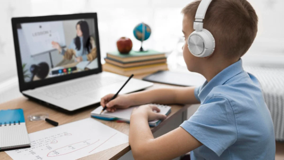 Оқушылар ауаның ластануынан қашықтан оқып жатыр