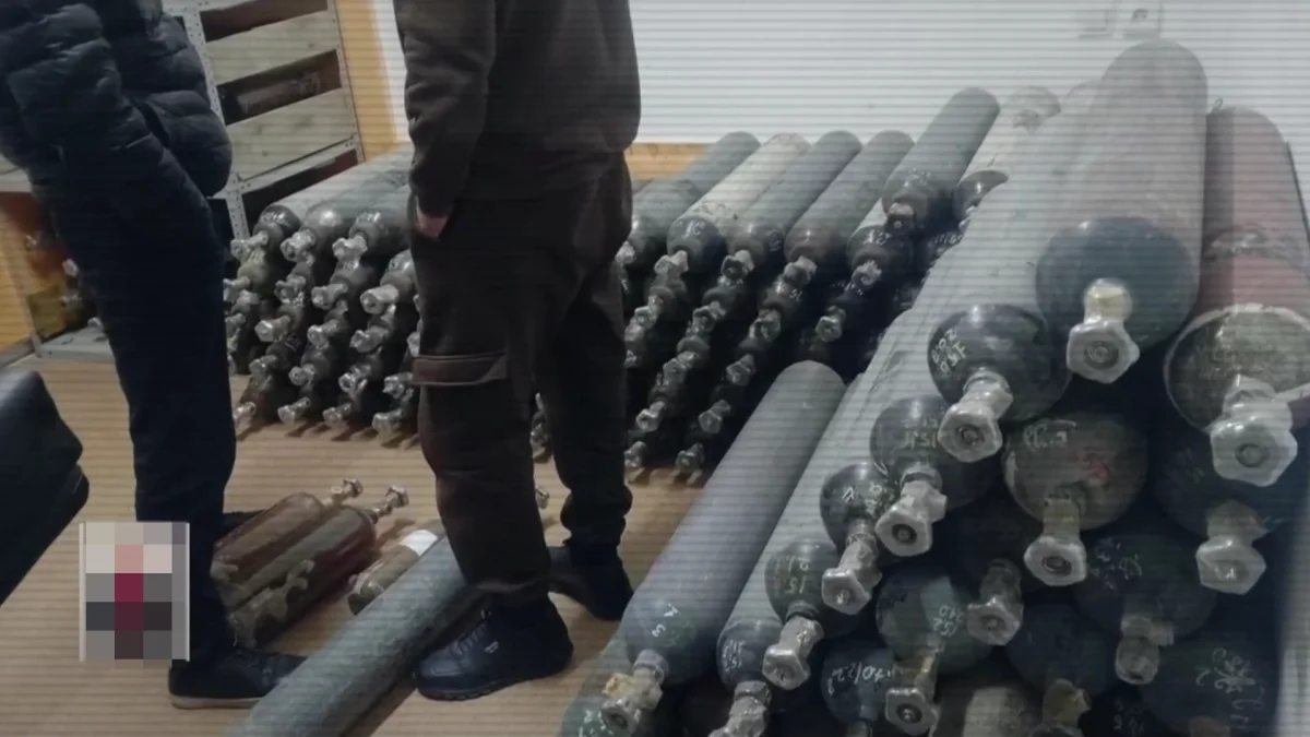 416 баллонов с веселящим газом выявили сотрудники МВД в Шымкенте