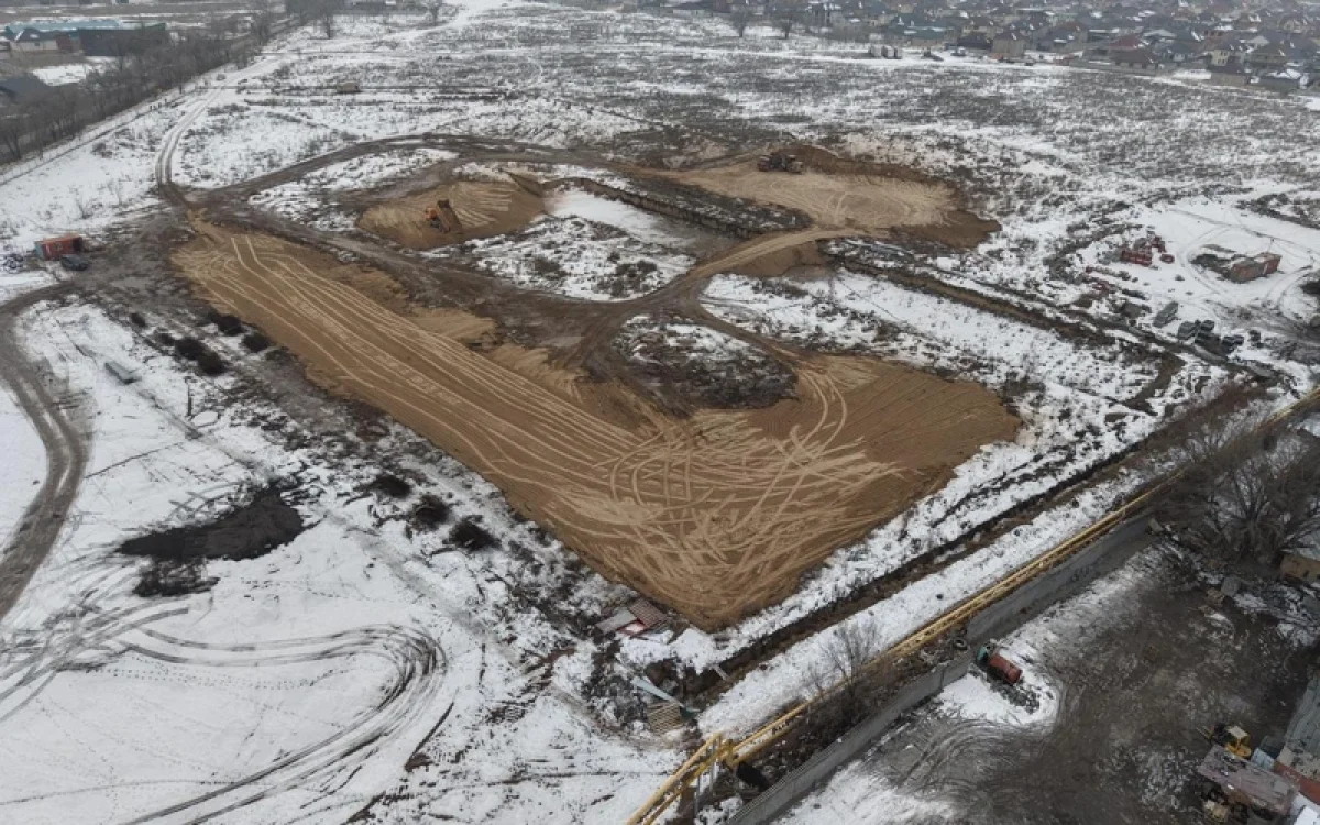 Алматыда заңсыз салынған тұрғын үй кешенін бұзу басталды