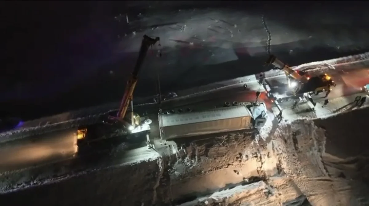 ДТП на 25-м км дороги Усть-Каменогорск — Семей: водитель грузовика не справился с управлением